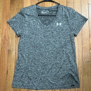 Under Armour Women's Gray V-Neck Top Size Medium
